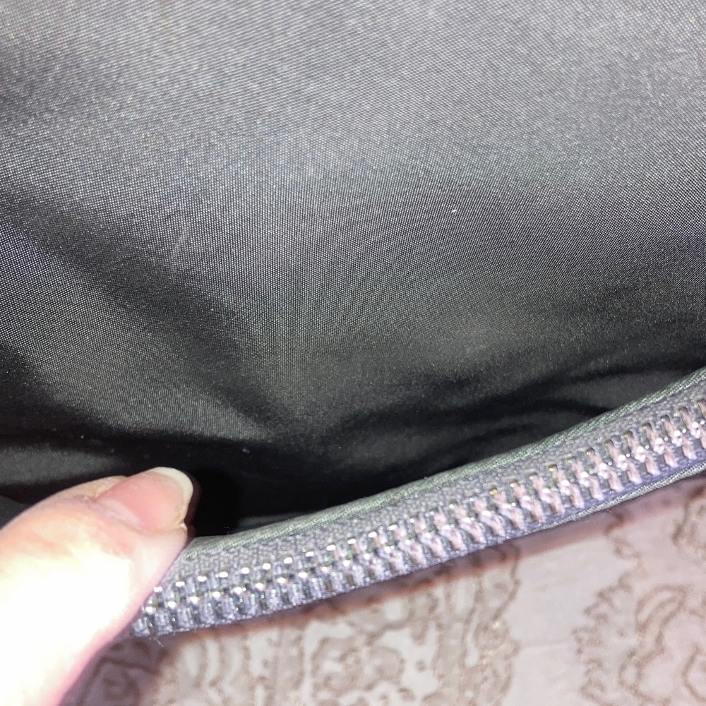 Michael Kors EUC Ariana Travel Designer Nylon Totebag in Graphite/Grey. - Picture 5 of 15